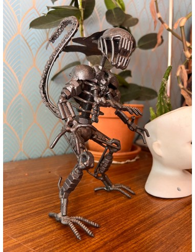 Statuette Alien vintage en boulons, vis et tiges en métal de récupération